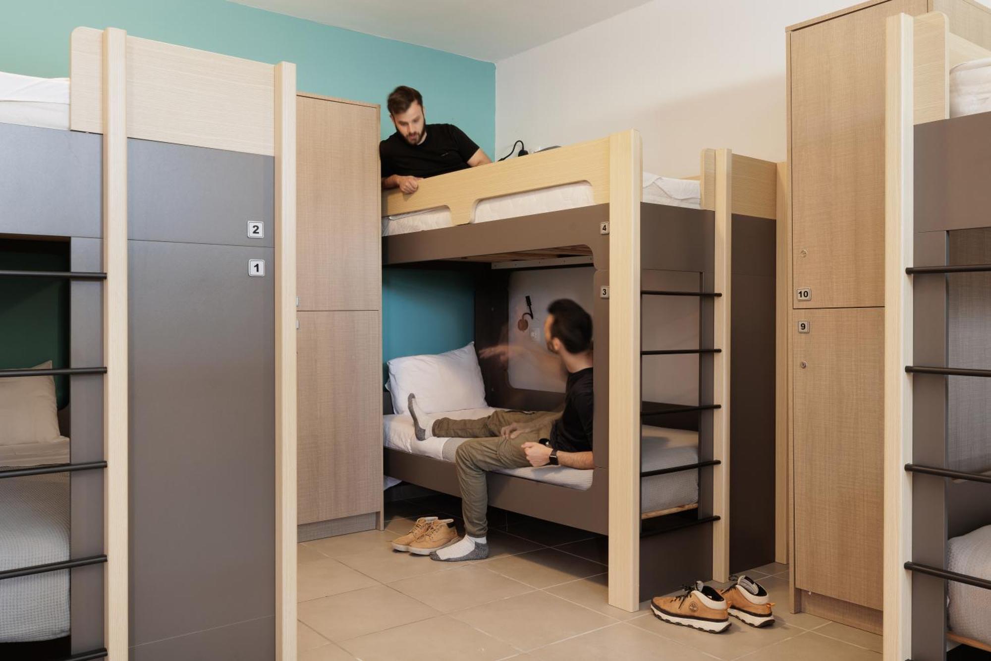 Hostel Local &